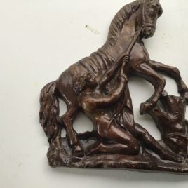 Paard met knecht 16,5 x 14 cm kunsthars no 8